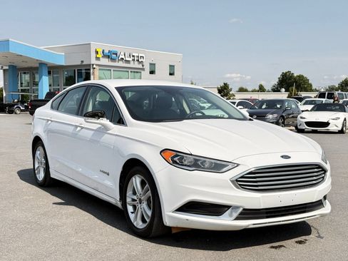 Used 2018 Ford Fusion SE w/ Equipment Group 602A FWD image 4