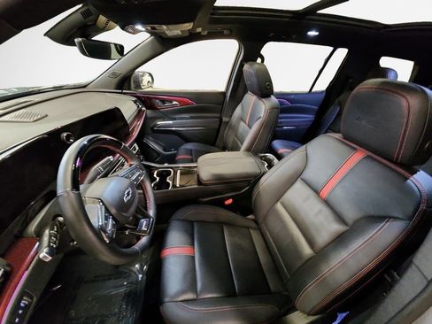 Certified 2024 Chevrolet Traverse RS w/ LPO, Floor Liner Package AWD/4WD image 8