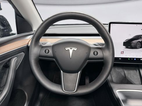 Used 2025 Tesla Model Y Long Range image 7