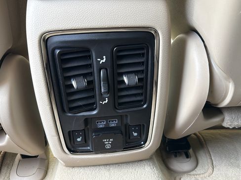 Used 2019 Jeep Grand Cherokee Overland AWD/4WD image 17