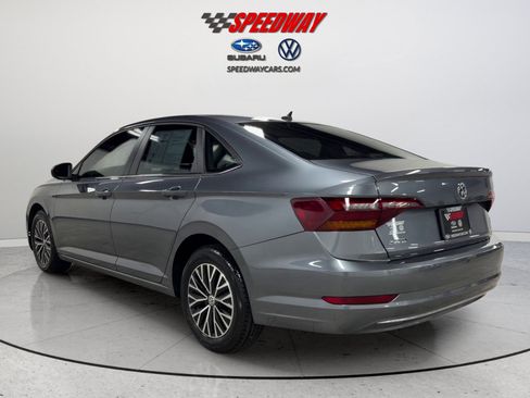 Used 2019 Volkswagen Jetta SE w/ Cold Weather Package FWD image 8