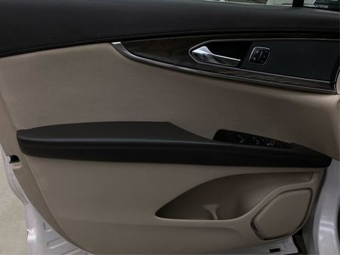 Used 2017 Lincoln MKX Reserve w/ Lincoln MKX Climate Package image 25