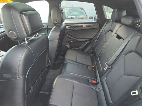 Used 2023 Porsche Macan image 14
