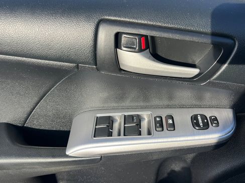 Used 2012 Toyota Camry SE image 8