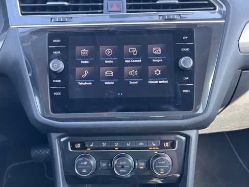 Used 2019 Volkswagen Tiguan SE AWD/4WD image 25