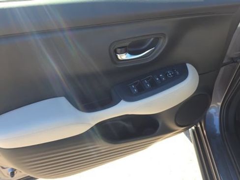 Used 2024 Honda HR-V LX image 10