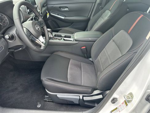 New 2025 Nissan Sentra SR w/ Midnight Edition image 9