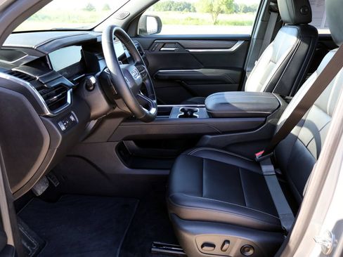 Used 2026 GMC Acadia Elevation w/ Elevation Premium Package FWD image 19