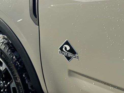 Used 2024 Ford Bronco Sport Outer Banks image 9