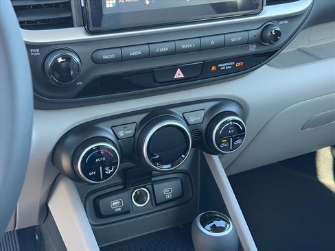 Certified 2025 Hyundai Venue SEL image 14