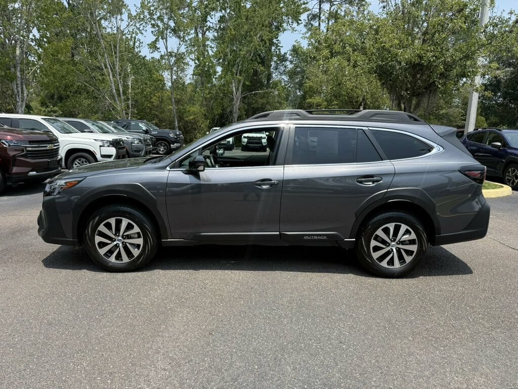 Used 2025 Subaru Outback Premium AWD/4WD image 2