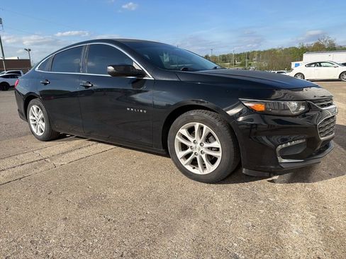 Used 2016 Chevrolet Malibu LT w/ Leather Package FWD image 2