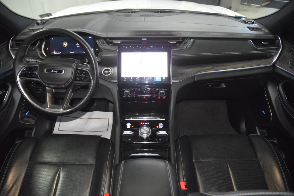 Used 2022 Jeep Grand Cherokee Overland w/ Luxury Tech Group IV AWD/4WD image 31