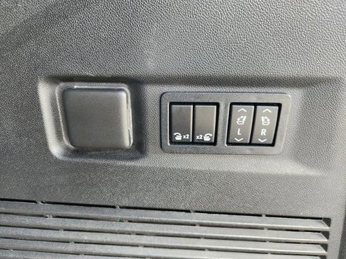 Used 2021 Chevrolet Tahoe High Country w/ Premium Package image 36