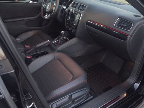 Used 2017 Volkswagen Jetta GLI image 18