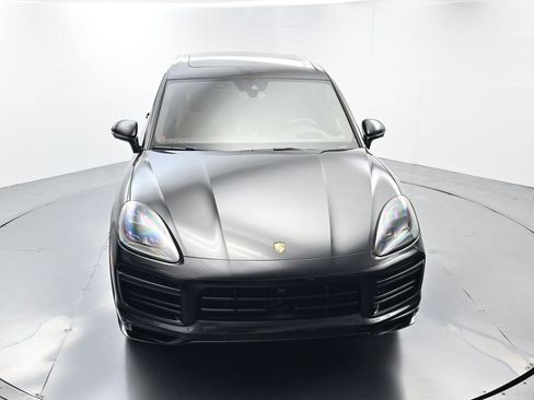 Certified 2022 Porsche Cayenne Turbo S AWD/4WD image 45