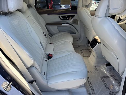 Used 2023 Mercedes-Benz EQS 580 4MATIC SUV image 15