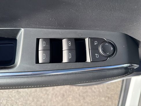 Used 2025 GMC Acadia Elevation image 28