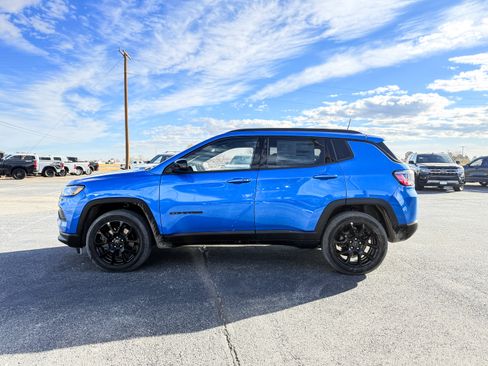 New 2026 Jeep Compass Latitude image 8