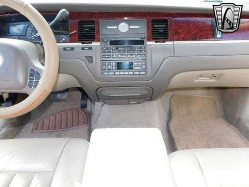 Used 2003 Lincoln Town Car Executive image 18