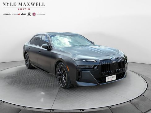 Used 2023 BMW 760i xDrive w/ Luxury Rear Seating Package image 2