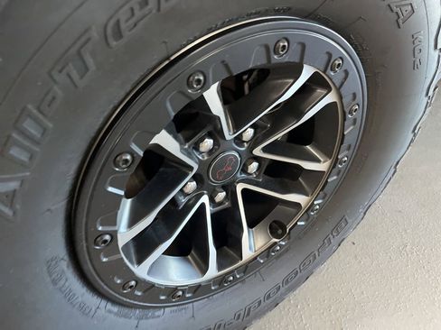Used 2025 Jeep Wrangler Unlimited Rubicon AWD/4WD image 5