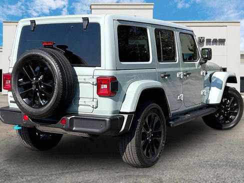 Used 2023 Jeep Wrangler Unlimited Sahara w/ Cold Weather Group AWD/4WD image 2