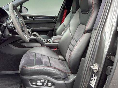 Used 2021 Porsche Cayenne GTS AWD/4WD image 22