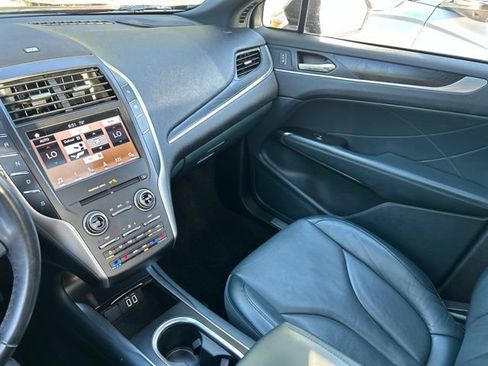 Used 2019 Lincoln MKC Reserve FWD image 11
