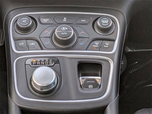 Used 2015 Chrysler 200 C w/ Navigation & Sound Group I image 17