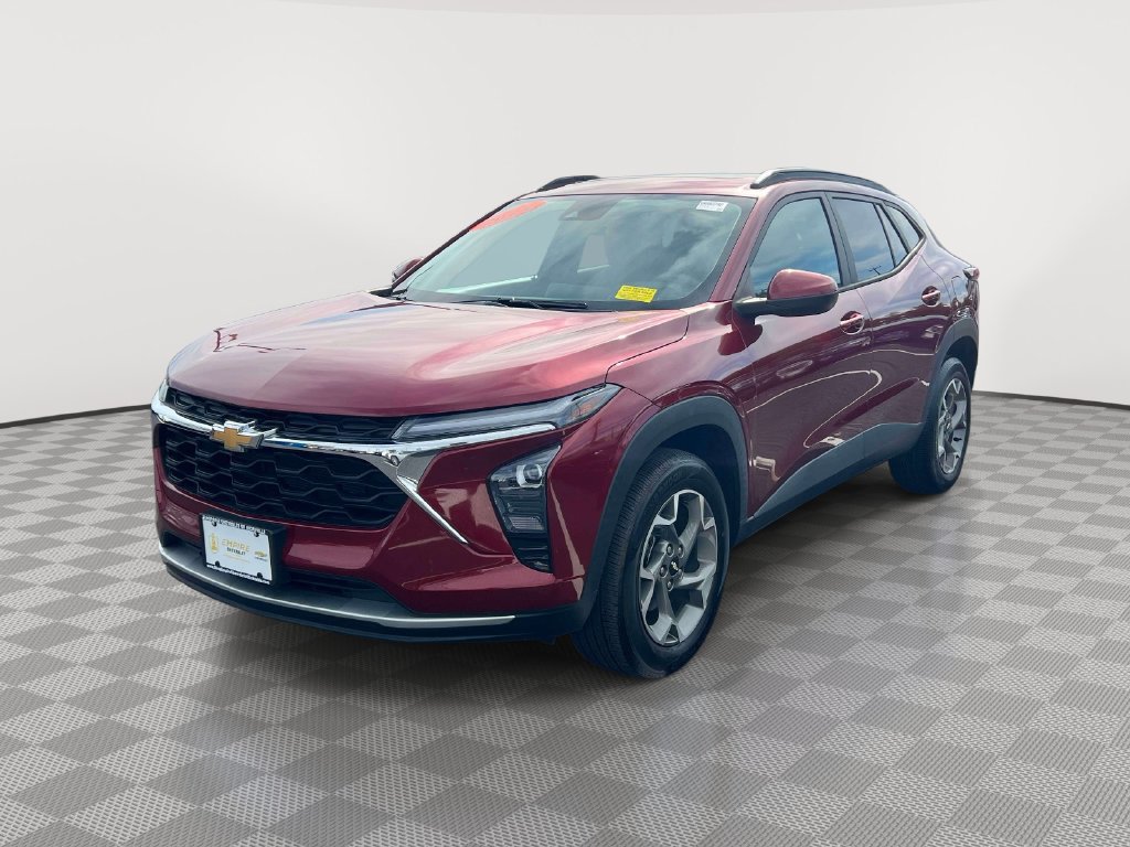 Used 2024 Chevrolet Trax LT w/ Sunroof Package FWD image 3