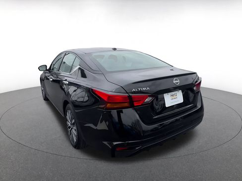 Used 2025 Nissan Altima 2.5 SV FWD image 11