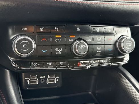 Used 2024 Dodge Durango GT RWD image 25