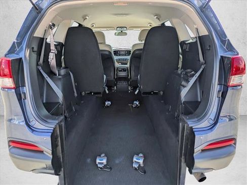 Used 2018 Kia Sorento FWD V6 image 7