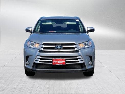 Certified 2019 Toyota Highlander XLE w/ Carpet Mat Package (TMS) AWD/4WD image 2