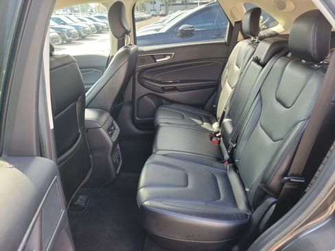 Used 2018 Ford Edge Titanium image 16