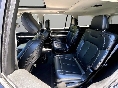 Used 2022 Jeep Grand Cherokee L Limited AWD/4WD image 22