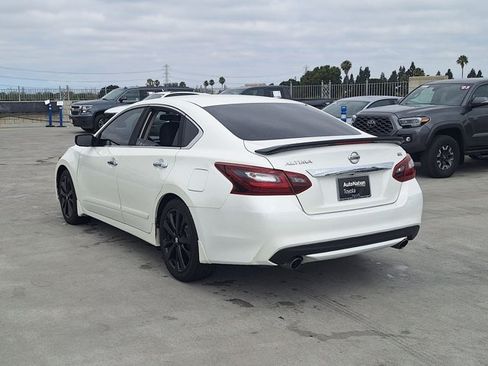 Used 2017 Nissan Altima 2.5 SR w/ Midnight Edition Package FWD image 6