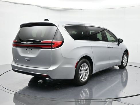 New 2026 Chrysler Pacifica Select image 6