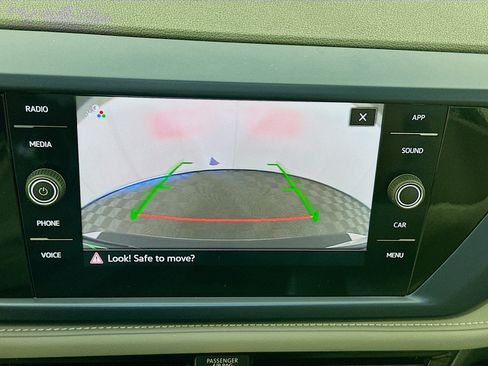 Used 2024 Volkswagen Taos SE w/ Panoramic Sunroof Package FWD image 22