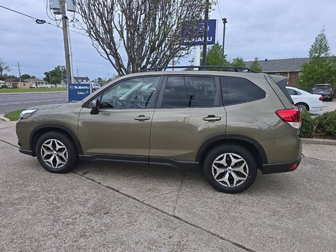 Used 2023 Subaru Forester Premium image 16