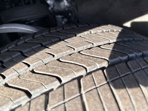 Used 2025 Chevrolet Suburban High Country image 35