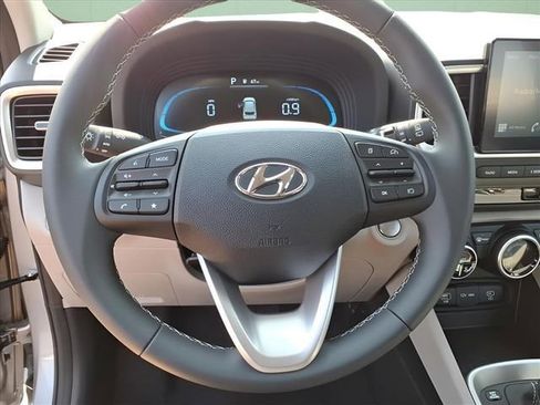 New 2025 Hyundai Venue SEL FWD image 17