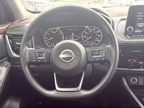 Used 2022 Nissan Rogue SV FWD image 19