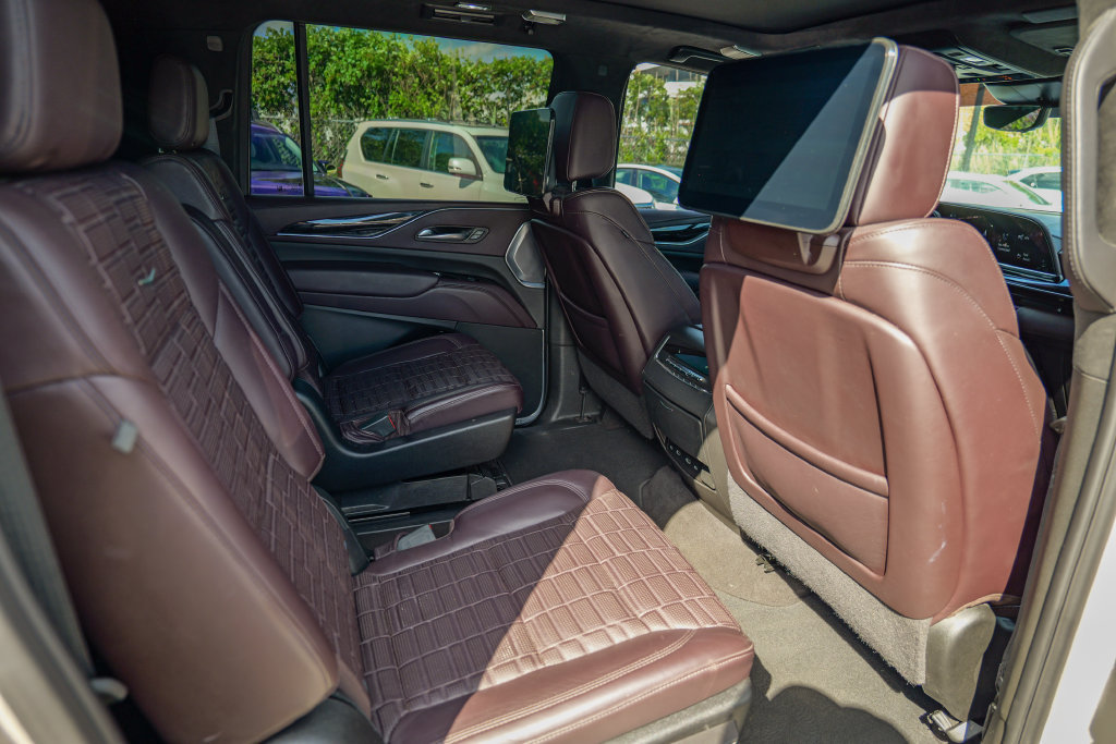 Used 2024 Cadillac Escalade ESV Premium Luxury Platinum AWD/4WD image 34