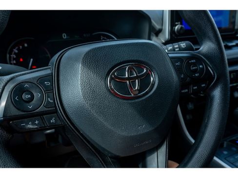 Used 2025 Toyota RAV4 XLE AWD/4WD image 29