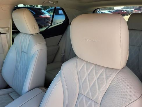 Used 2023 Buick Envision Avenir image 33