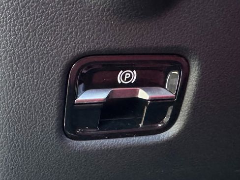 Used 2024 Mercedes-Benz CLE 450 4MATIC Cabriolet image 29