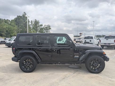 Used 2023 Jeep Wrangler Sahara image 4