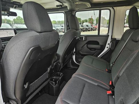 Used 2026 Jeep Wrangler Unlimited Rubicon AWD/4WD image 33